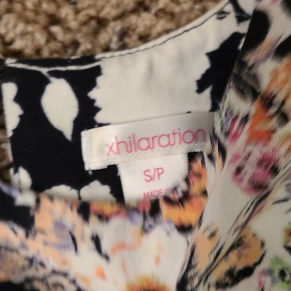 Like new floral sleeveless sundress - Picture 6 of 9